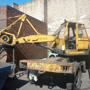 Lote 15 - Grua Poclain reticulada
